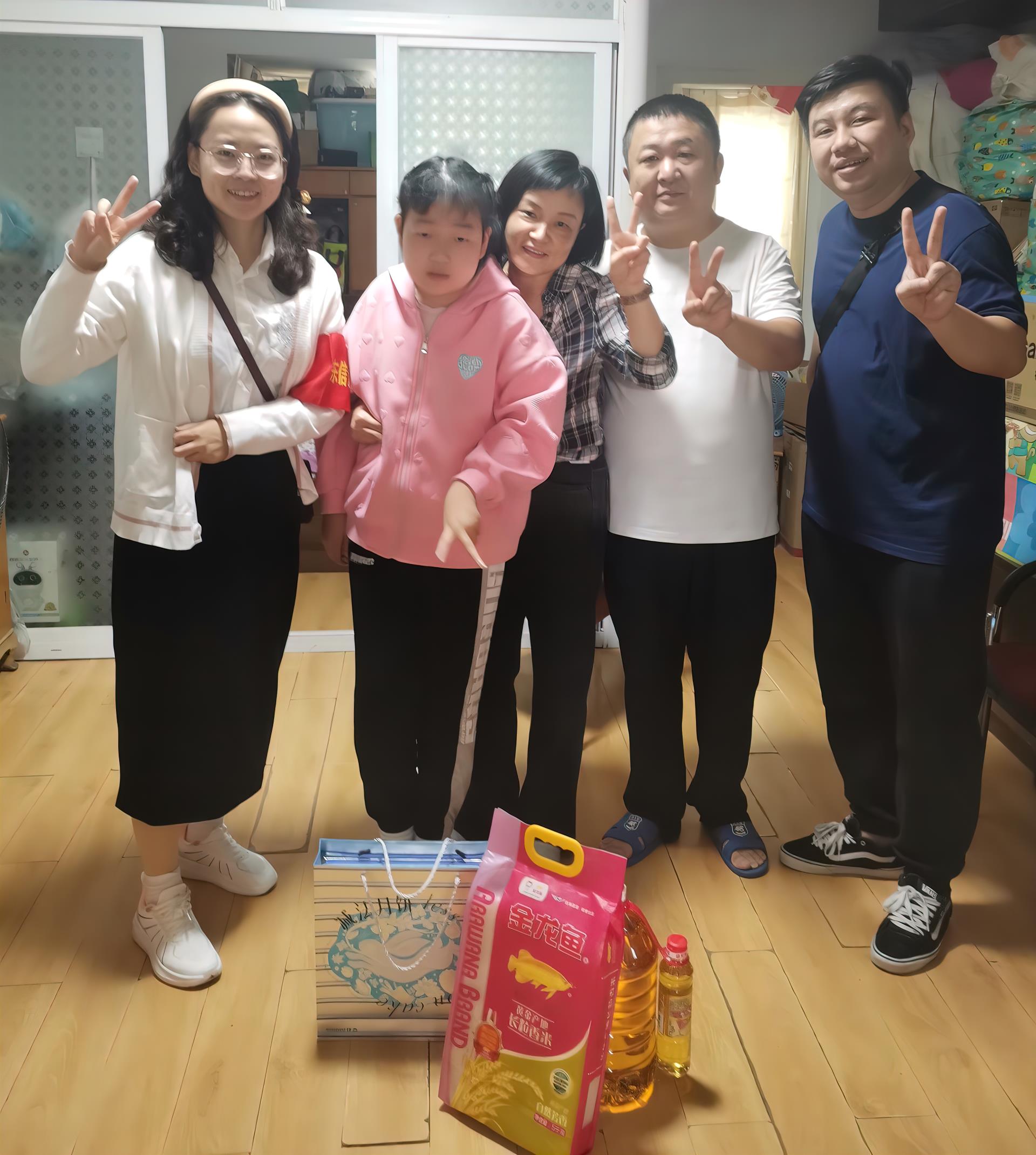 情暖中秋，與愛同行——東信醫(yī)藥團支部慰問結(jié)對幫扶兒童